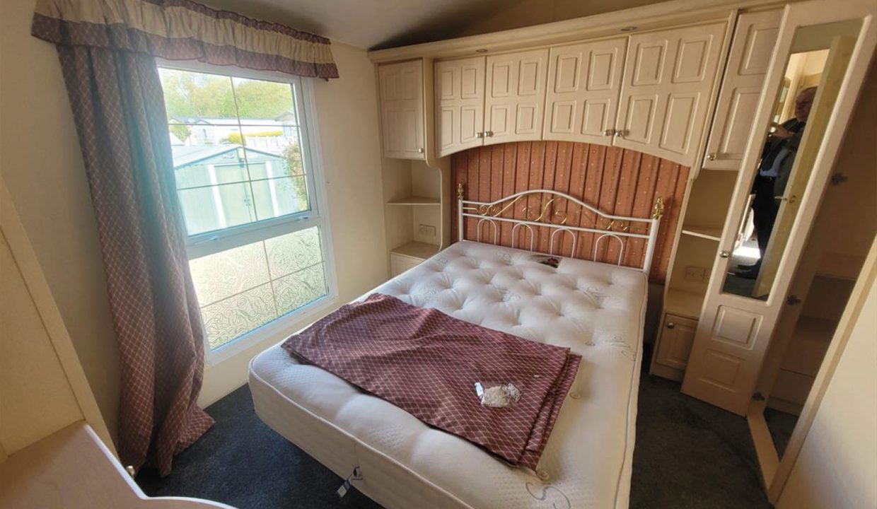 Plot-8---Willerby-Granada-36x12-preowned-2