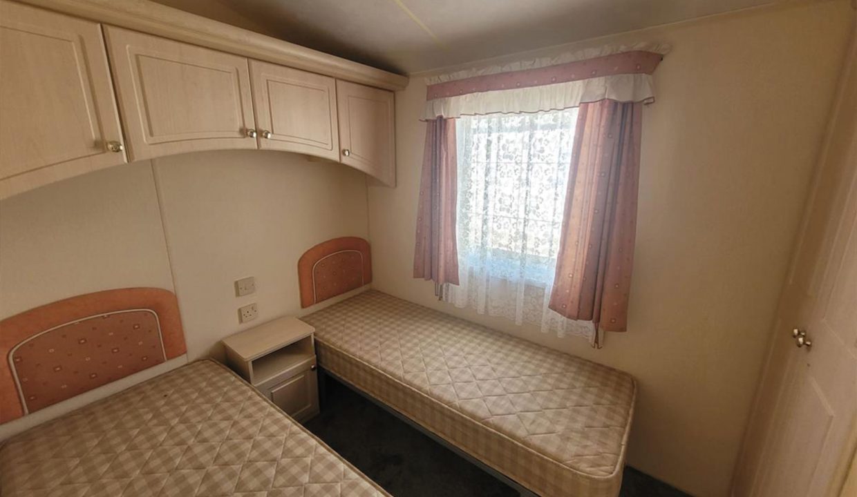 Plot-8---Willerby-Granada-36x12-preowned-5